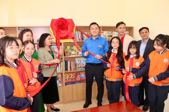 Khánh thành “Tủ sách thiếu nhi địa bàn dân cư” tại phường Nghĩa Đô