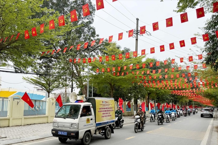 Xã Đan Phượng tuyên truyền lưu động, tạo khí thế phấn khởi về ngày bầu cử