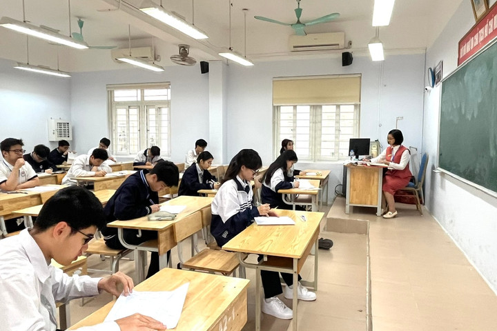 Hà Nội: Đề khảo sát lớp 11 vừa sức, bám sát chương trình