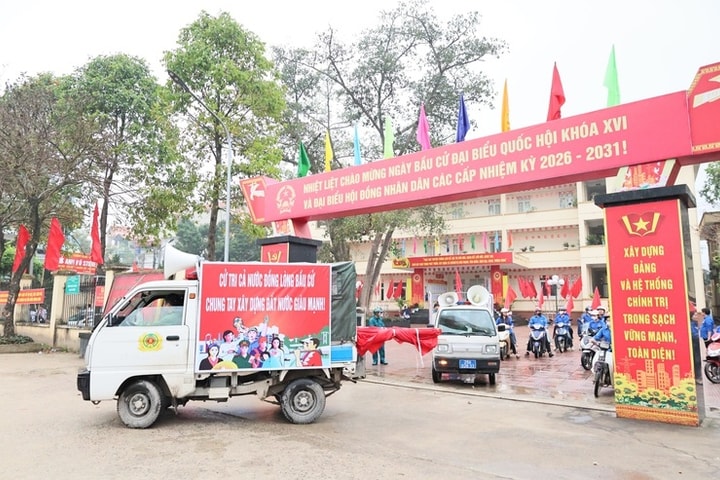 Xã Quảng Bị rực rỡ cờ hoa trước ngày bầu cử