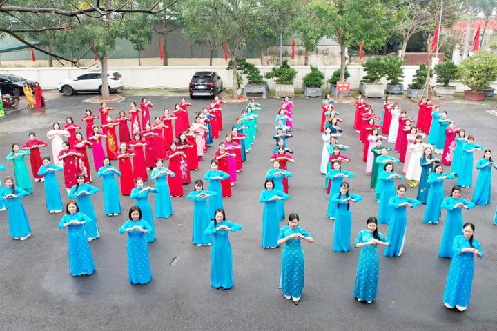 Phụ nữ xã Liên Minh thi đua sôi nổi chào mừng bầu cử