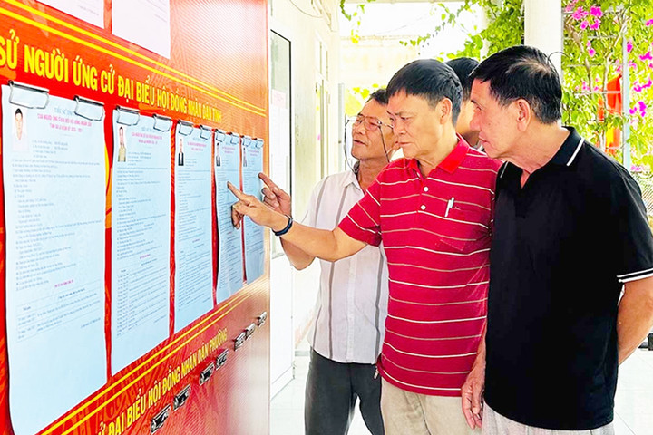 Sáng suốt chọn người tài đức!