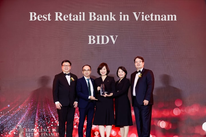 BIDV viết tiếp thập kỷ dẫn đầu với cú đúp giải thưởng Ngân hàng Bán lẻ tốt nhất Việt Nam và tiền gửi tốt nhất châu Á