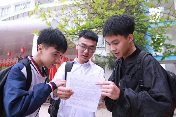 Học sinh lớp 11, 12 của Hà Nội hoàn thành đợt khảo sát chất lượng