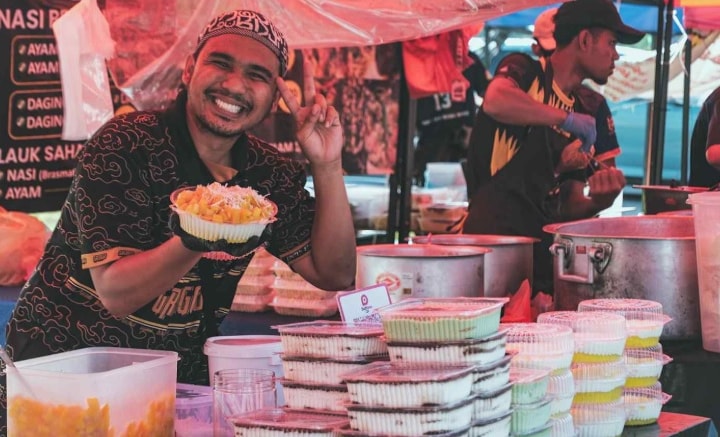 Các nhà bán lẻ Malaysia "kiếm bộn" trong tháng lễ Ramadan