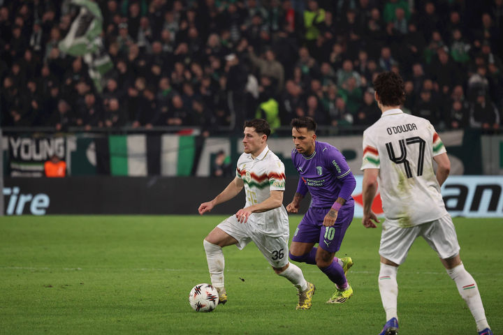 Bất ngờ tại Hungary và mưa thẻ đỏ ở lượt đi vòng 1/16 UEFA Europa League