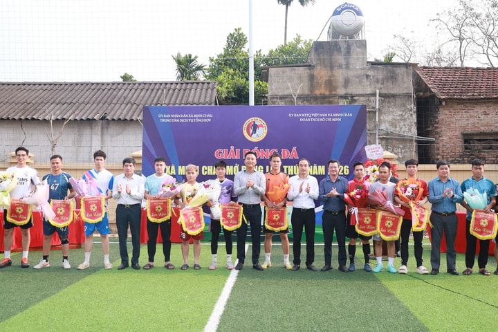Sôi nổi Lễ khai mạc Giải bóng đá xã Minh Châu mở rộng chào mừng ngày hội non sông