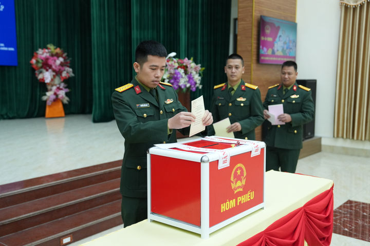 Điểm bầu cử đặc biệt, đạt 100% số cử tri đi bầu sớm nhất xã Đan Phượng