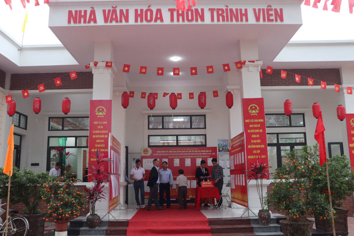 Cử tri xã Phượng Dực nô nức đi bầu cử đại biểu Quốc hội và HĐND các cấp