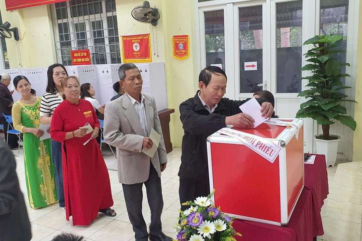 Niềm tin và khát vọng của cử tri phường Phú Lương trong ngày hội lớn của toàn dân