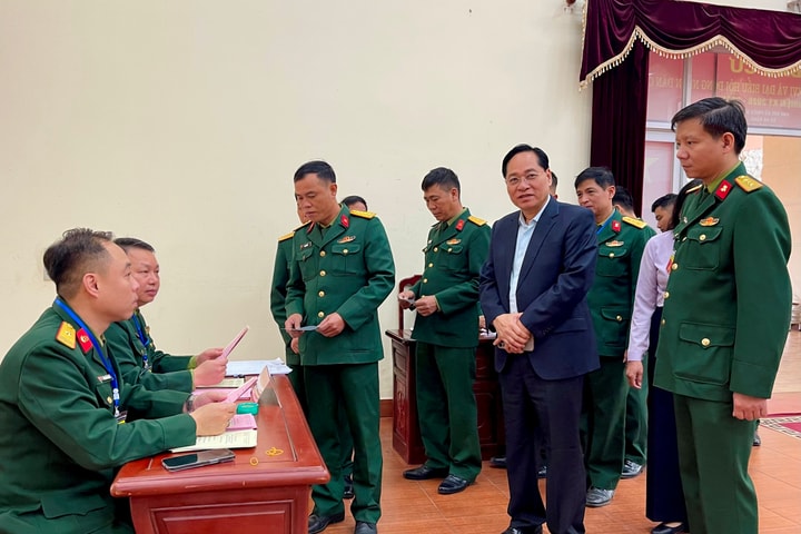 Xã Hạ Bằng: 100% cử tri lực lượng vũ trang đã hoàn tất nghĩa vụ công dân