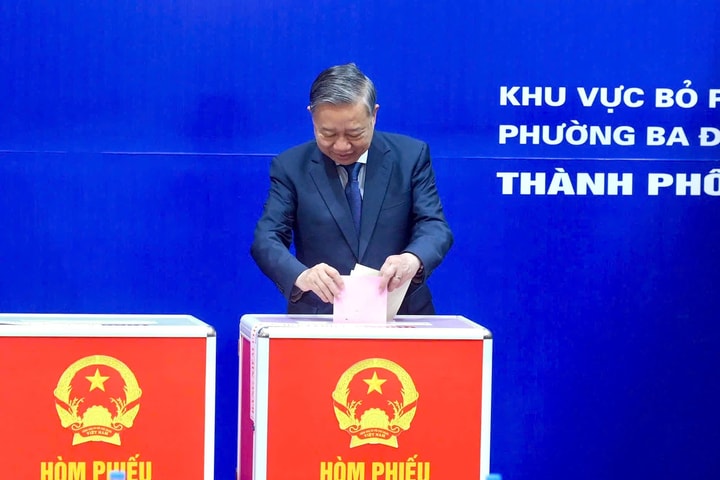 Hình ảnh ấn tượng lãnh đạo Đảng, Nhà nước, Bộ Chính trị thực hiện quyền công dân