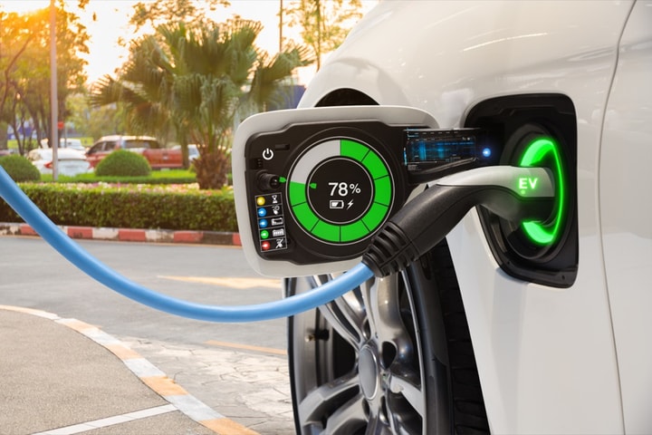 Sạc EV nhanh ngang đổ xăng, cuộc cách mạng pin đang đến gần