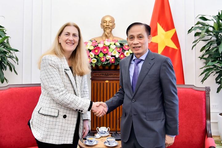 Việt Nam sẵn sàng hợp tác với Thụy Sỹ để xây dựng nền công nghiệp, dịch vụ hiện đại