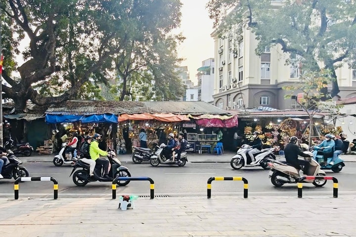 Phường Kim Liên tăng cường lập lại trật tự đô thị, trả vỉa hè cho người đi bộ