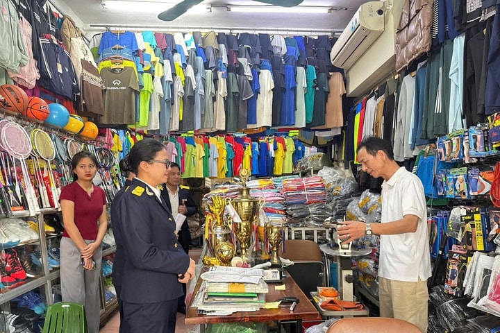 Phường Tùng Thiện đồng hành với hộ kinh doanh trong Tháng cao điểm về thuế