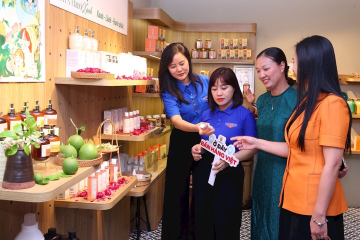 Khai mạc không gian trưng bày “Sức sống hàng Việt” lần thứ 3