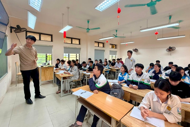 Thầy và trò Trường THPT Lưu Hoàng tự tin chinh phục kỳ thi mới