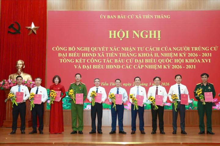 Xã Tiến Thắng công bố nghị quyết xác nhận tư cách 27 đại biểu trúng cử HĐND