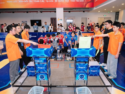 Gần 4.000 học sinh, giáo viên tham gia ngày hội công nghệ FSchools Open Stem day 2026