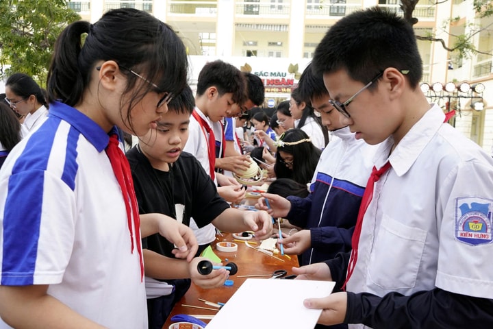 Khơi dậy đam mê khoa học, phát triển tư duy sáng tạo từ STEM: Cách làm sáng tạo từ một trường THCS