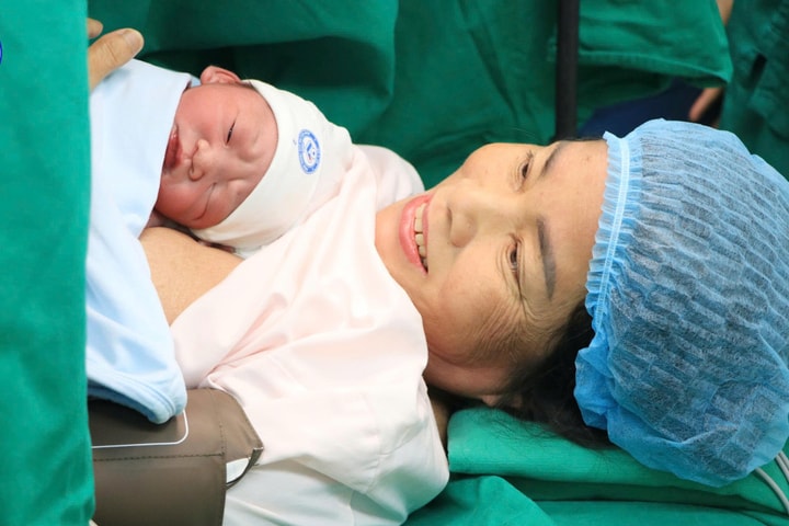 Bệnh viện Phụ sản Trung ương mổ đẻ thành công cho sản phụ 60 tuổi