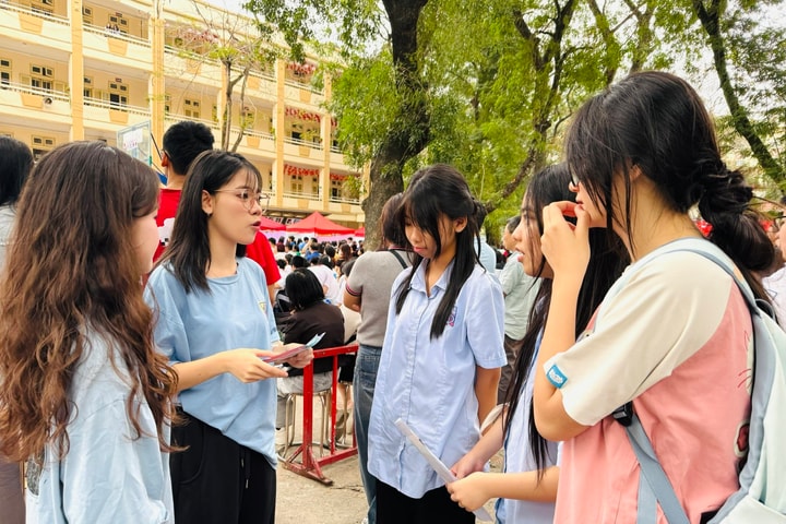 Định hướng tuyển sinh lớp 10: Gỡ “nút thắt” chọn trường cho học sinh lớp 9