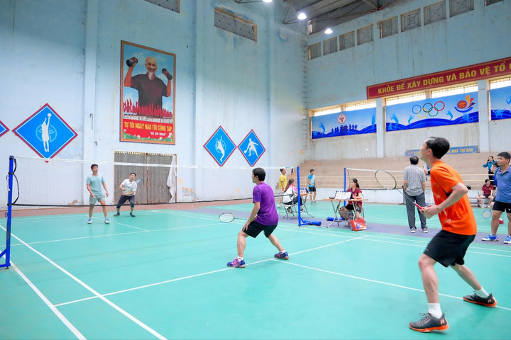 Hơn 100 vận động viên tranh tài tại Giải thể thao xã Vân Đình