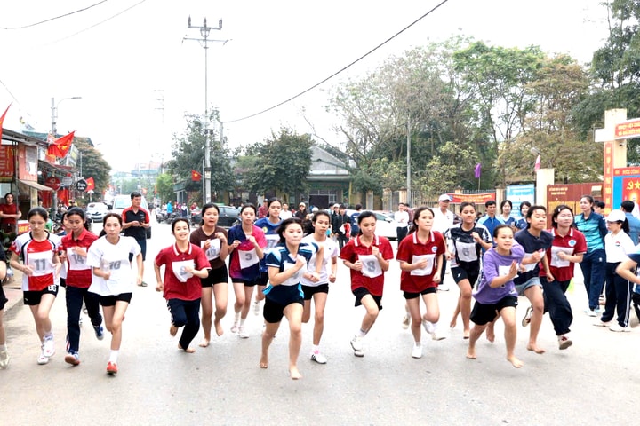 Sôi nổi Ngày chạy Olympic vì sức khỏe toàn dân năm 2026 tại xã Ba Vì