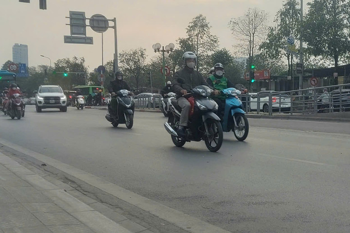 Hà Nội mưa vài nơi, sương mù và lạnh về đêm, sáng sớm