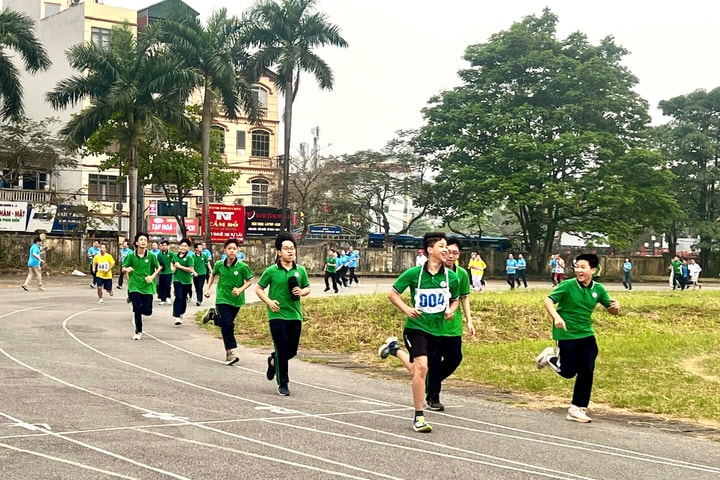 Gần 1.000 người dân Phú Diễn hưởng ứng Ngày chạy Olympic vì sức khỏe toàn dân