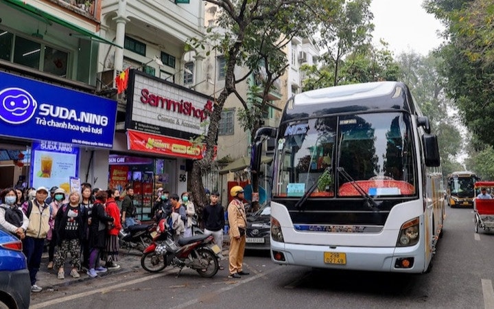 Hà Nội : Xem xét cấp phép cho các phương tiện vận chuyển khách du lịch hoạt động trong khu vực hạn chế