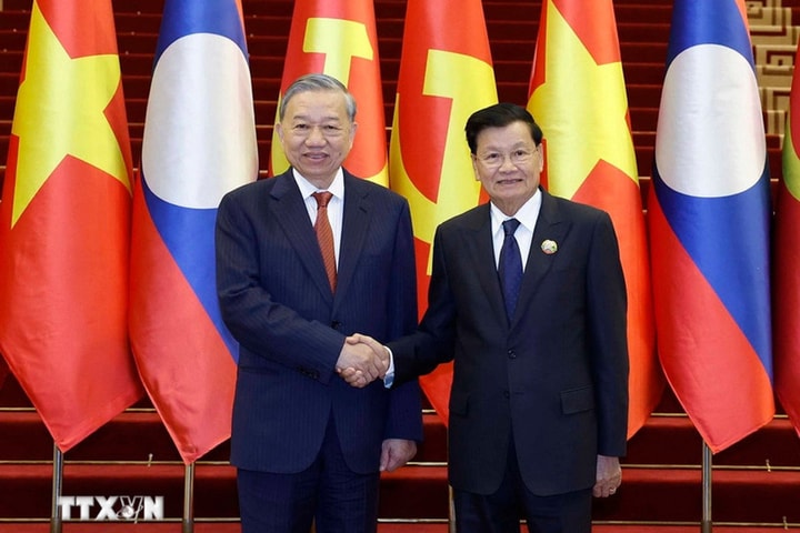 Lãnh đạo Đảng, Nhà nước Việt Nam gửi Điện mừng các lãnh đạo cấp cao của Lào