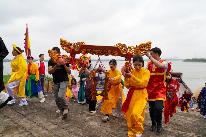 Độc đáo lễ rước nước, tế bánh chưng bánh giầy ở hội làng Tranh Khúc