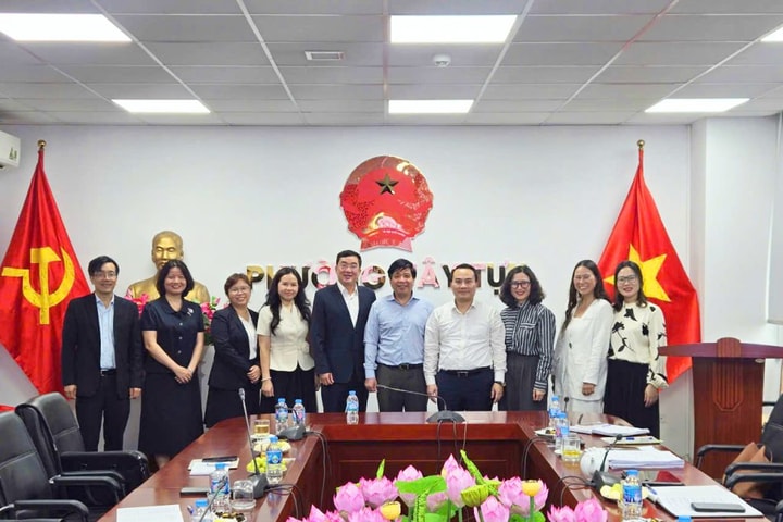 Phường Tây Tựu và Trường Đại học Ngoại ngữ hợp tác đào tạo và phát triển cộng đồng