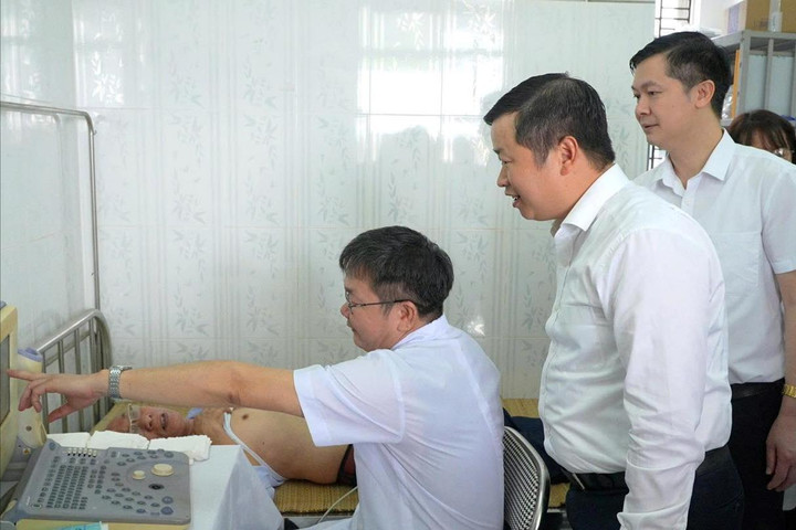 Khám bệnh, cắt tóc miễn phí: Ấm áp nghĩa tri ân ở xã Dân Hòa