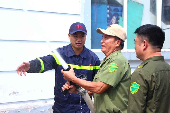 Hà Nội: Gần 600 người thuộc lực lượng bảo vệ an ninh trật tự cơ sở tập huấn phòng cháy, chữa cháy