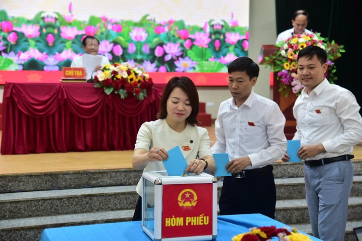 Kỳ họp thứ nhất HĐND xã Ứng Thiên: Kiện toàn nhân sự, quyết tâm đổi mới