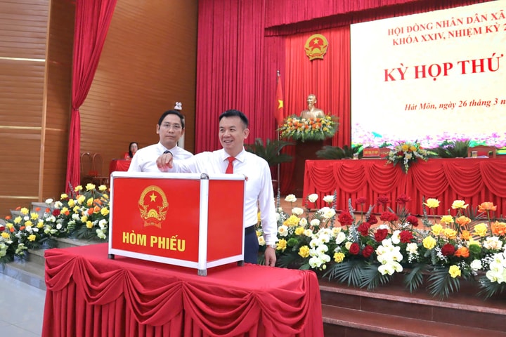 Kỳ họp thứ nhất HĐND xã Hát Môn: Quyết định nhiều nội dung nền tảng cho nhiệm kỳ mới