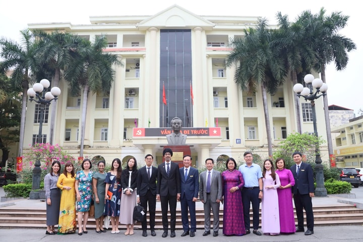 Tăng cường hợp tác đào tạo cán bộ giữa Hà Nội và Singapore: Hướng tới quản trị đô thị hiện đại, phát triển bền vững