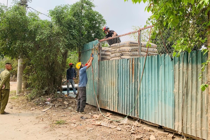 Phường Tây Tựu thực hiện cưỡng chế đối với 3 trường hợp vi phạm trong lĩnh vực đất đai