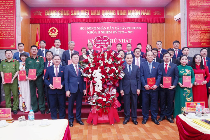 Xã Tây Phương kiện toàn bộ máy chính quyền tại Kỳ họp thứ nhất HĐND xã khóa II