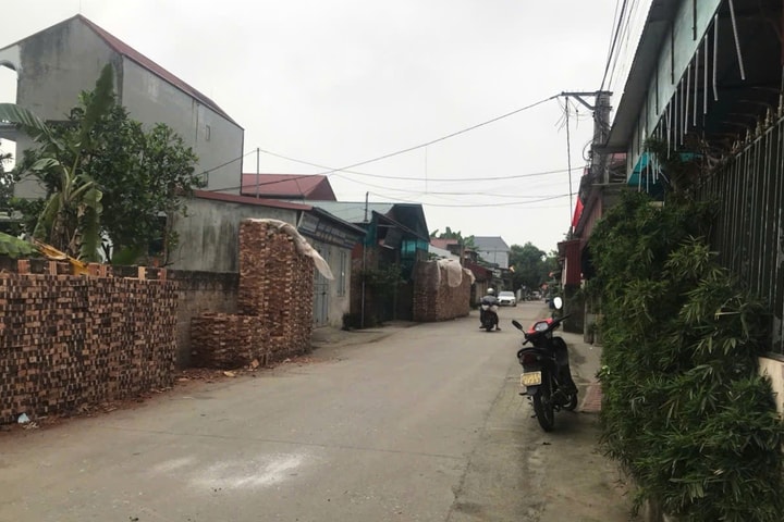 Xã Hương Sơn: Sẽ lắp đặt hệ thống đèn năng lượng mặt trời khoảng 30 tỷ đồng sau kiến nghị của cử tri