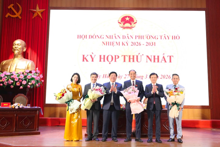 Đồng chí Nguyễn Đình Khuyến giữ chức Chủ tịch HĐND phường Tây Hồ khóa II