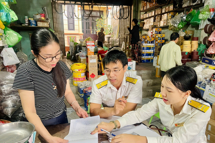 Xã Đan Phượng đồng hành cùng hộ kinh doanh thực hiện quy định về thuế