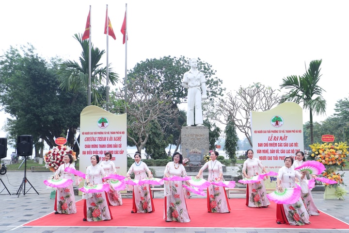Phường Tây Hồ ra mắt hai câu lạc bộ người cao tuổi
