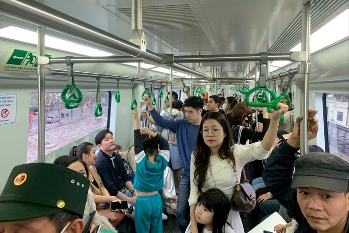 Metro và nhịp sống mới: Khi Hà Nội chuyển mình từ trải nghiệm người trong cuộc
