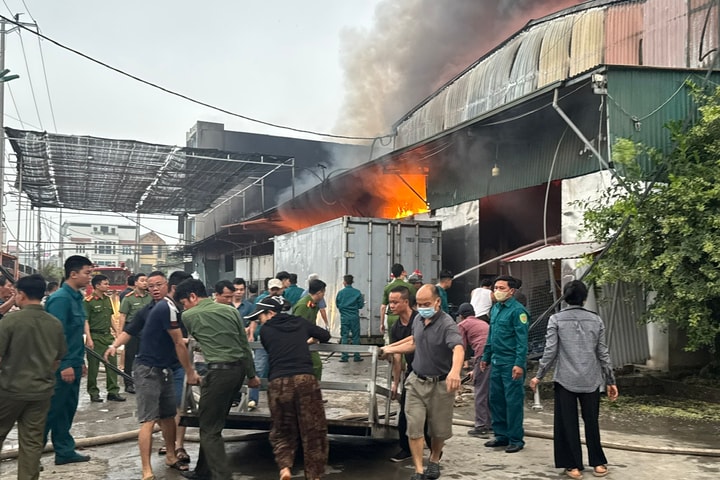 Khống chế kịp thời vụ cháy lớn tại xưởng bánh kẹo ở xã Hương Sơn