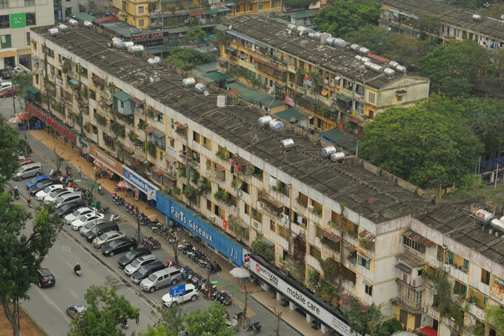 Chung cư cũ và sự "lão hóa đô thị"