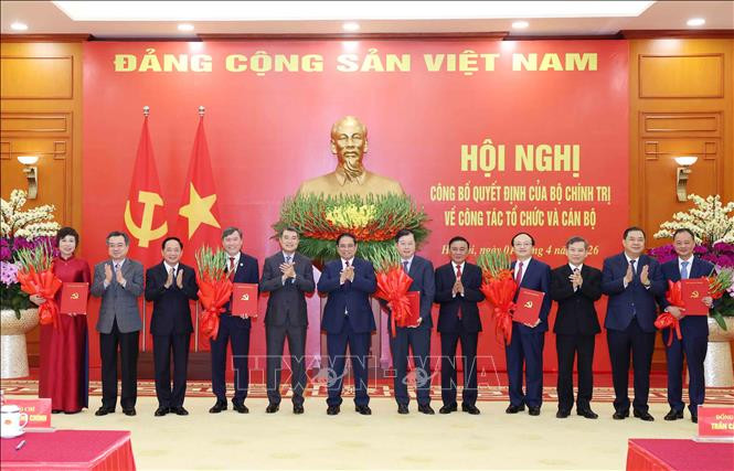 Hội nghị công bố Quyết định của Bộ Chính trị về công tác tổ chức và cán bộ của 5 cơ quan